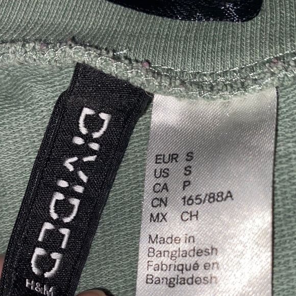 H&M Green Long Sleeve Tee - Picture 2 of 2